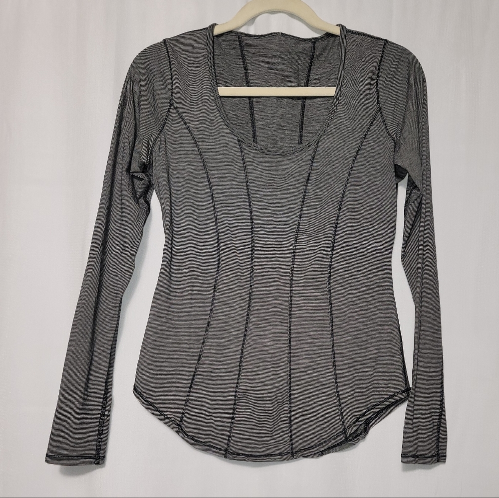 Lululemon Athletica Long Sleeve Top, Great Condition, Size 6
